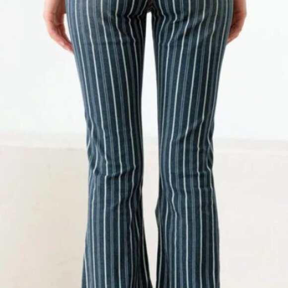UNIQ BY LITZ - Mid Waist Striped Flare Jeans - Picture 5 of 8
